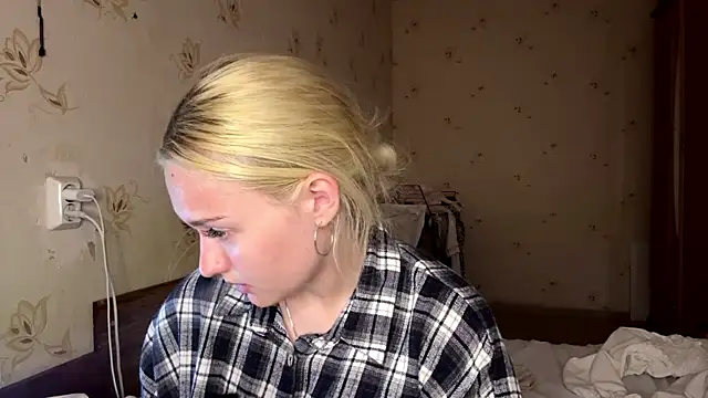 Sophia Blonde online show from May 2026 03:29:01 PM
