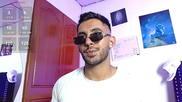 Snapshot of romanpearce_ chatting on June 2026 08:54:01 PM romanpearce online show from June 2026 08:54:01 PM