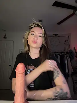 peachesncreamyy online show from May 2026 03:25:02 AM