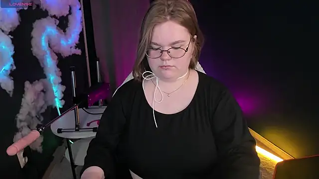 Maneela Kennedy online show from April 2026 07:21:02 PM