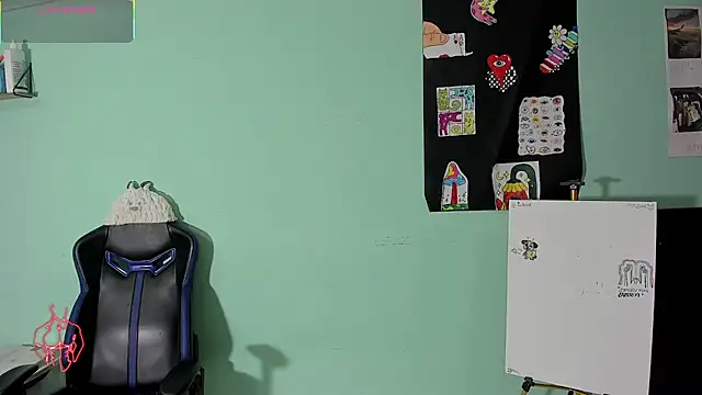 TYLERhHOT2005 online show from April 2026 11:13:01 PM