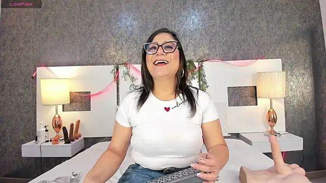 Snapshot of anna__lu chatting on April 2026 01:06:01 PM anna lu online show from April 2026 01:06:01 PM