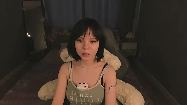 Loly Cuttie online show from May 2026 01:18:01 PM
