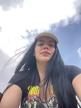 Snapshot of Cami_olarte chatting on June 2026 04:33:01 PM Cami olarte online show from June 2026 04:33:01 PM
