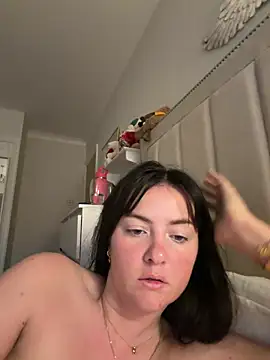 LolaSkyee online show from April 2026 06:25:02 AM
