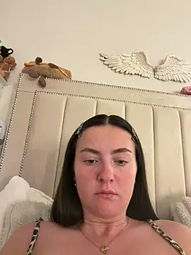 LolaSkyee online show from April 2026 06:22:02 AM