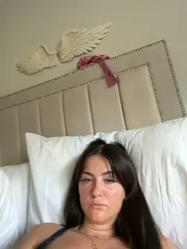 LolaSkyee online show from May 2026 11:50:02 AM