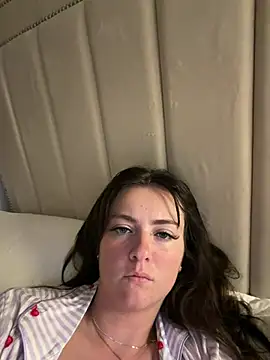 LolaSkyee online show from May 2026 06:30:01 AM
