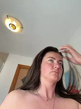 LolaSkyee online show from May 2026 02:38:02 PM
