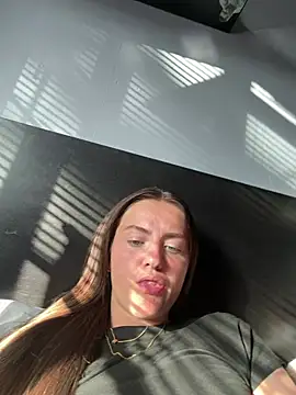 LolaSkyee online show from May 2026 06:20:01 AM