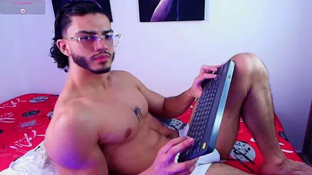 Snapshot of IamAxel03 chatting on July 2026 08:33:01 PM IamAxel03 online show from July 2026 08:33:01 PM