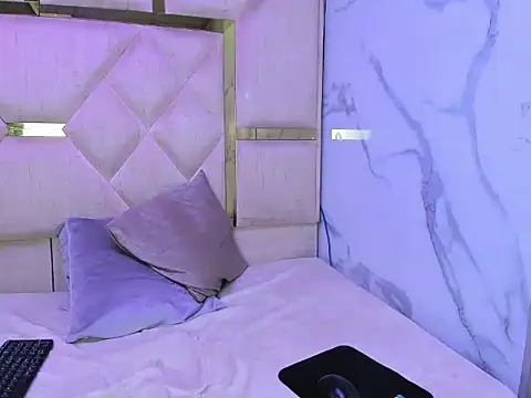 Snapshot of LunaaCastillo chatting on April 2026 11:27:01 PM LunaaCastillo online show from April 2026 11:27:01 PM