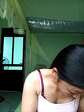 Snapshot of -Quyny- chatting on April 2026 04:57:01 AM -Quyny- online show from April 2026 04:57:01 AM