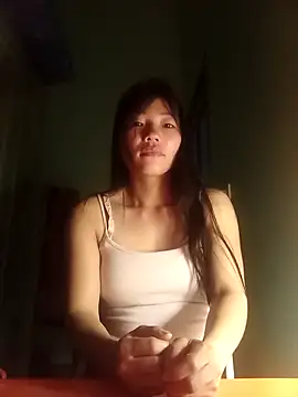 Snapshot of -Quyny- chatting on April 2026 07:47:02 PM -Quyny- online show from April 2026 07:47:02 PM