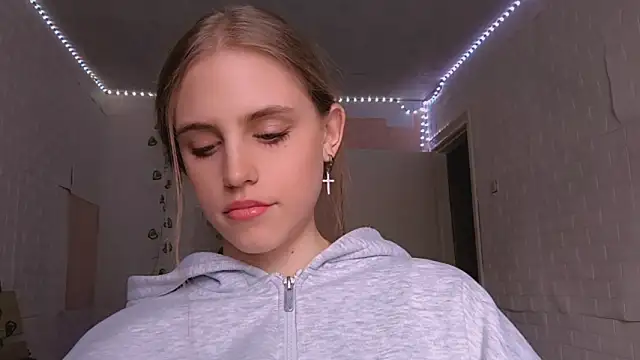 Snapshot of EveCoutch chatting on March 2026 12:06:02 PM EveCoutch online show from March 2026 12:06:02 PM