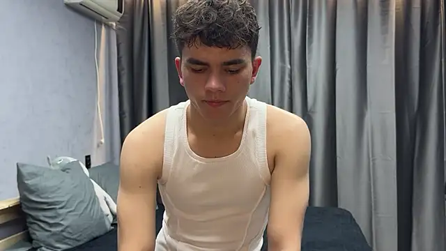 MaxWoolf online show from May 2026 12:00:02 PM