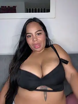 Snapshot of lunaa_love chatting on April 2026 12:22:01 AM lunaa love online show from April 2026 12:22:01 AM