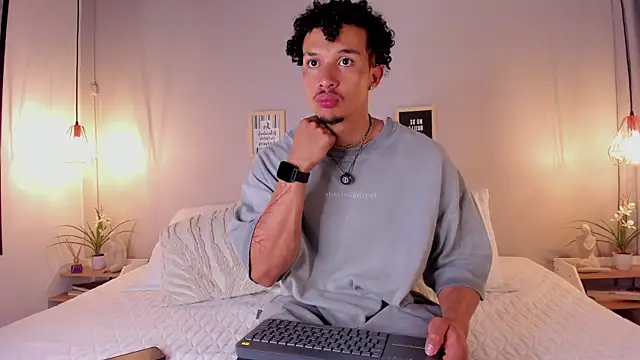 Snapshot of dominik_drake chatting on June 2026 12:20:01 PM dominik drake online show from June 2026 12:20:01 PM