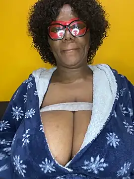 Snapshot of BoobsQueeen chatting on June 2026 02:56:02 AM BoobsQueeen online show from June 2026 02:56:02 AM