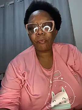 Snapshot of BoobsQueeen chatting on July 2026 01:56:01 AM BoobsQueeen online show from July 2026 01:56:01 AM