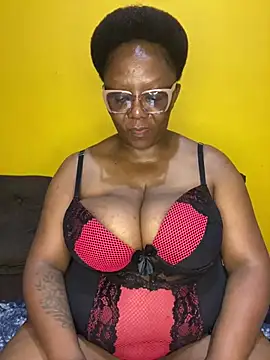 Snapshot of BoobsQueeen chatting on July 2026 02:05:01 AM BoobsQueeen online show from July 2026 02:05:01 AM