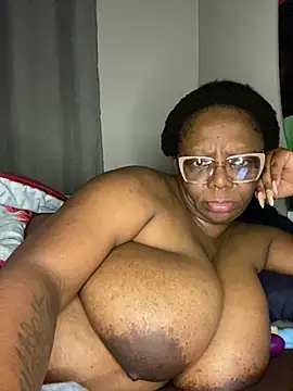 Snapshot of BoobsQueeen chatting on July 2026 03:54:02 PM BoobsQueeen online show from July 2026 03:54:02 PM
