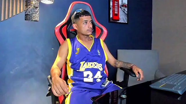 Snapshot of TurnerStar chatting on April 2026 12:06:02 PM TurnerStar online show from April 2026 12:06:02 PM