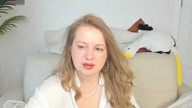 Snapshot of CleoXotie chatting on June 2026 01:25:02 AM CleoXotie online show from June 2026 01:25:02 AM