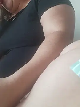 Amalianoir online show from April 2026 02:01:02 PM