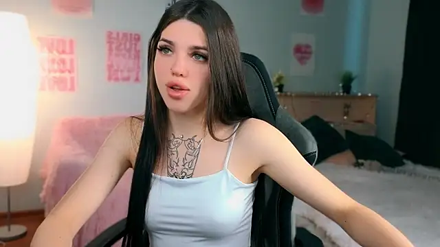 Snapshot of molly_rettyy chatting on June 2026 04:11:01 AM molly rettyy online show from June 2026 04:11:01 AM