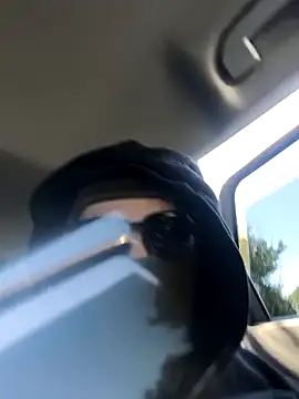 MassiveMask online show from April 2026 01:37:02 PM