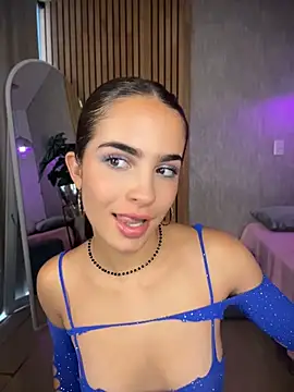 Snapshot of EmmaVonn chatting on April 2026 09:39:33 PM EmmaVonn online show from April 2026 09:39:33 PM