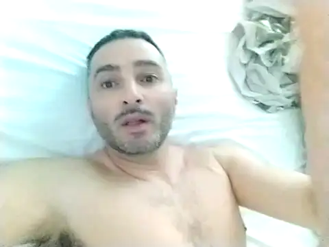 Snapshot of zzrkx chatting on April 2026 08:40:01 AM zzrkx online show from April 2026 08:40:01 AM
