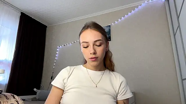 Snapshot of EvaMerci chatting on March 2026 07:31:02 AM EvaMerci online show from March 2026 07:31:02 AM