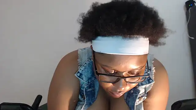 xxZoeyx online show from February 2025 12:22:02 PM