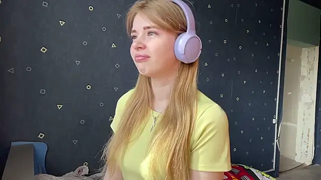 Snapshot of fanybuny chatting on April 2026 07:39:01 AM fanybuny online show from April 2026 07:39:01 AM