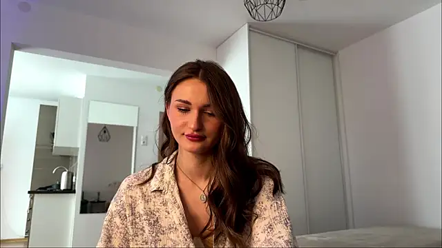HallieHollo online show from May 2026 01:07:02 PM