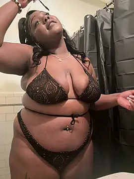 VERALONGG online show from May 2026 03:44:02 AM