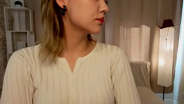 Snapshot of CythiaFelmet chatting on May 2026 10:11:02 AM CythiaFelmet online show from May 2026 10:11:02 AM