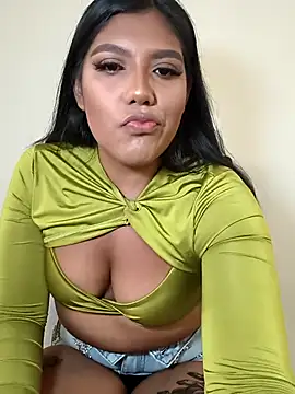 aleenavarro online show from April 2026 08:33:01 PM