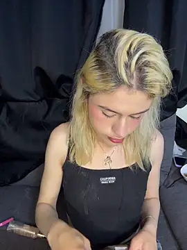 Lia fire online show from May 2026 03:12:01 AM