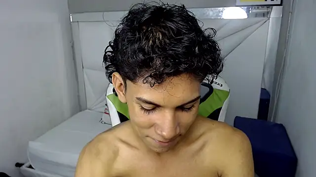 Taylorr junior  online show from March 2026 04:46:01 AM