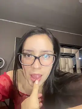 kimhurtado online show from April 2026 12:11:02 AM