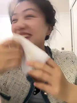 Snapshot of Shanshan_1267 chatting on May 2026 02:10:01 PM Shanshan 1267 online show from May 2026 02:10:01 PM