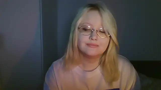 Snapshot of Elayne_Sweet chatting on June 2026 06:00:02 AM Elayne Sweet online show from June 2026 06:00:02 AM
