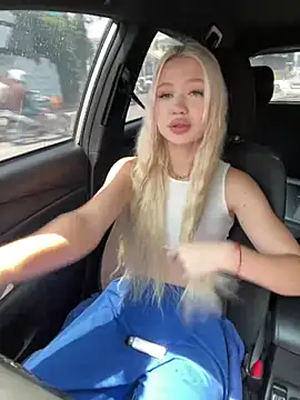 Kiss Auroraa online show from April 2026 03:55:01 AM