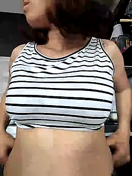 Akhanex01 online show from June 2026 06:35:02 PM