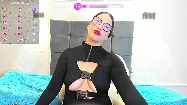 Snapshot of Valeri_Martin chatting on May 2026 11:11:01 PM Valeri Martin online show from May 2026 11:11:01 PM
