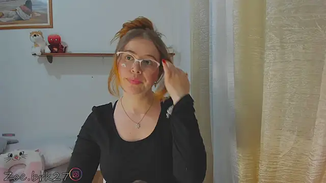 Snapshot of Zoe_brk chatting on May 2026 05:17:02 PM Zoe brk online show from May 2026 05:17:02 PM