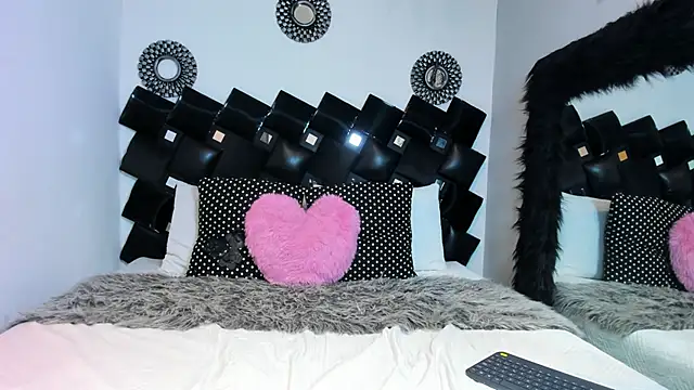 Hannaa Evans online show from April 2026 07:49:01 PM